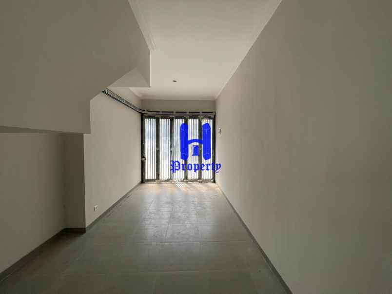 dijual villa komplek citraland gama