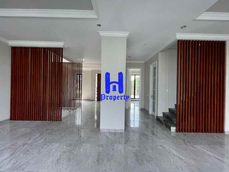 dijual villa komplek citraland gama