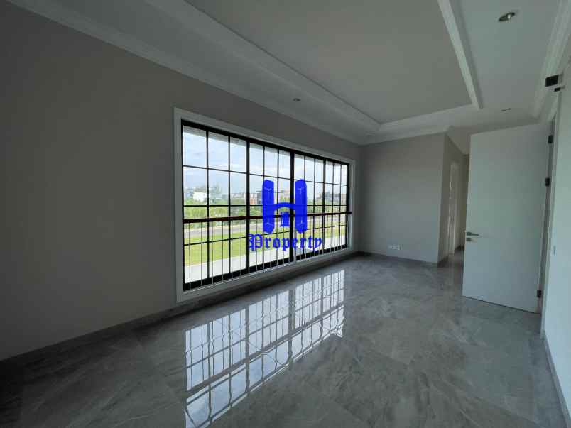 dijual villa komplek citraland gama