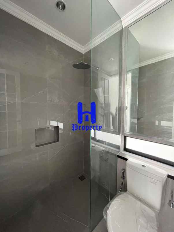 dijual villa komplek citraland gama