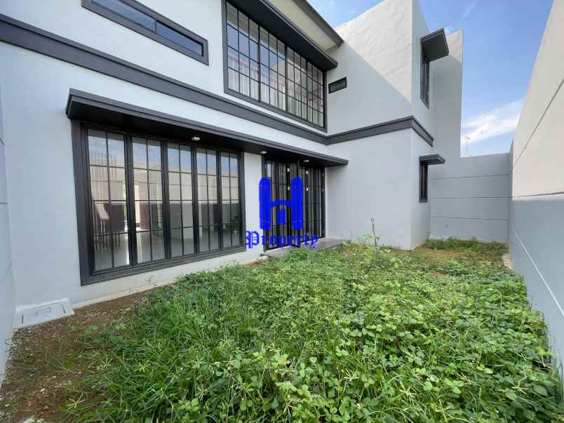 dijual villa komplek citraland gama