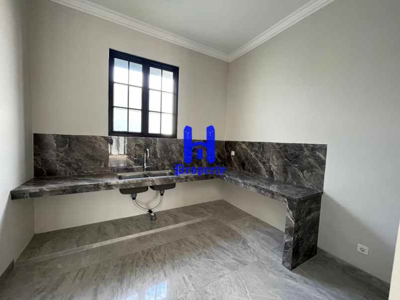 dijual villa komplek citraland gama