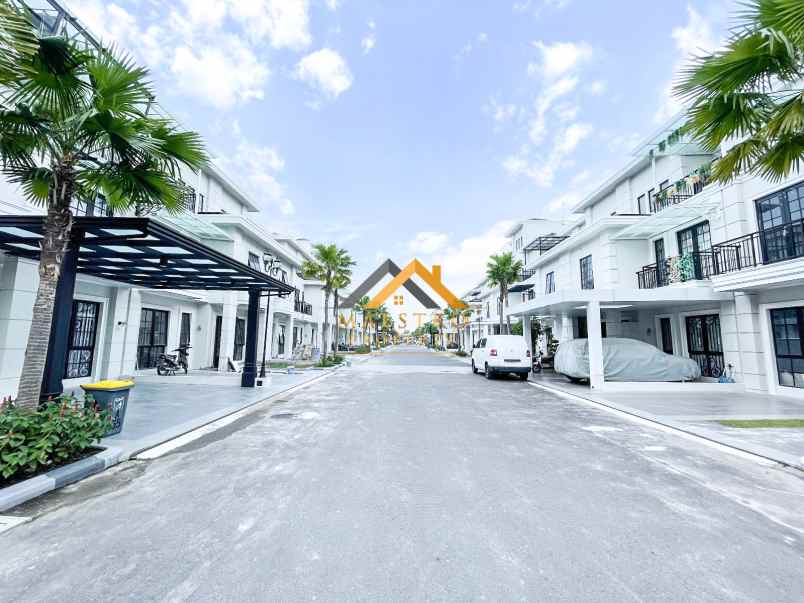 dijual villa komplek jewel park jalan