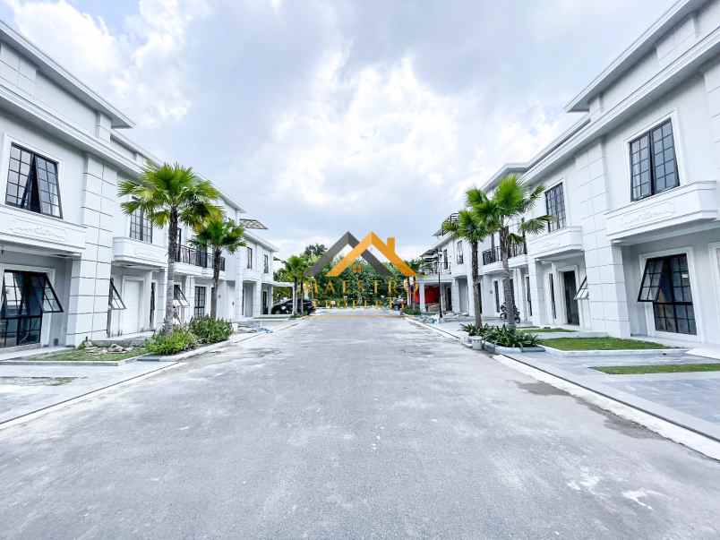 dijual villa komplek jewel park jalan