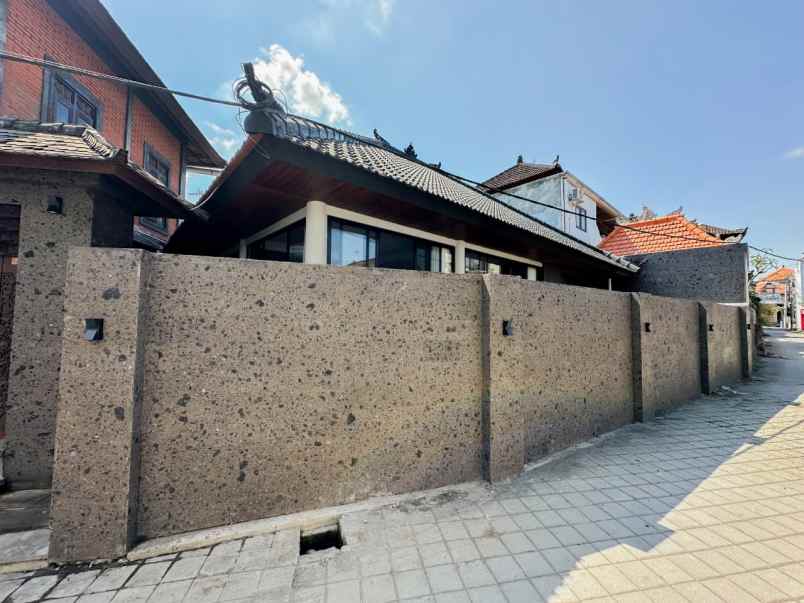dijual villa lokasi dekat raya canggu dekat ke berawa