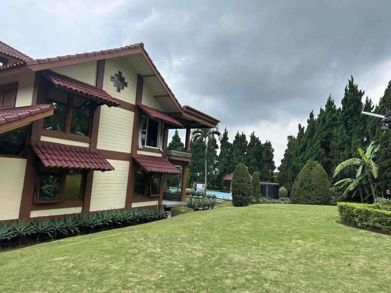 dijual villa villa trawas