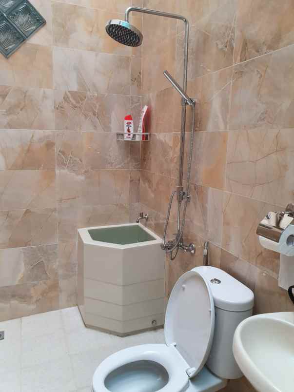 dikontrakkan bisa 2 orang kamar