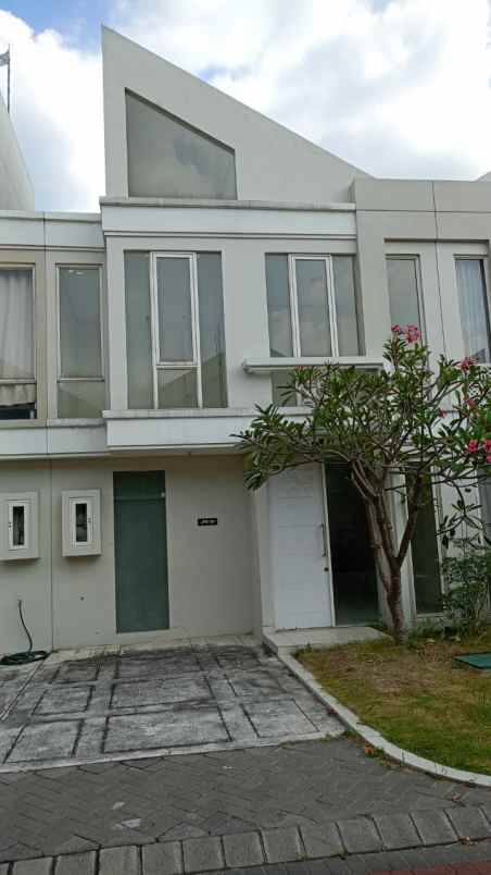 disewakan perumahan pakuwon jf surabaya