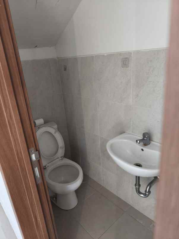 disewakan rumah graha natura