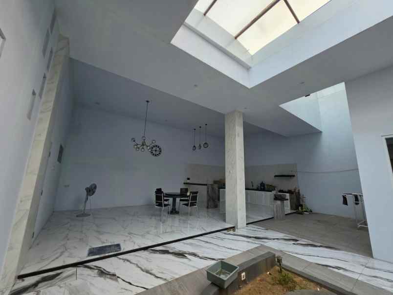 disewakan rumah jalan simpang darmo permai
