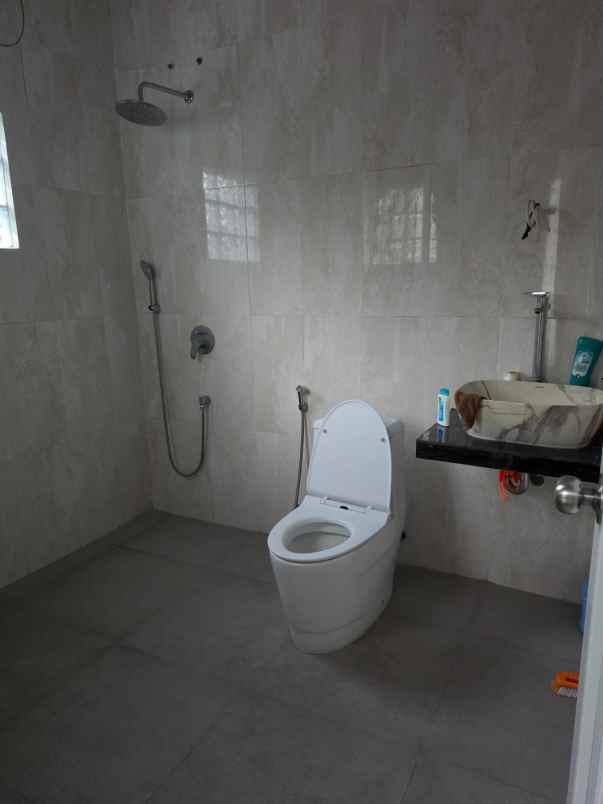 disewakan rumah jalan simpang darmo permai