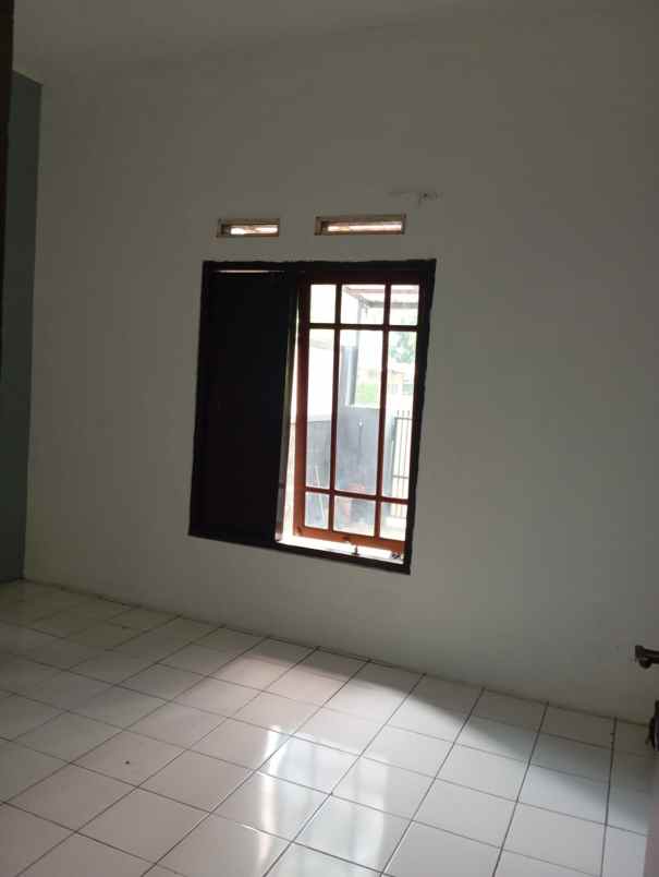 disewakan rumah komplek sariwangi