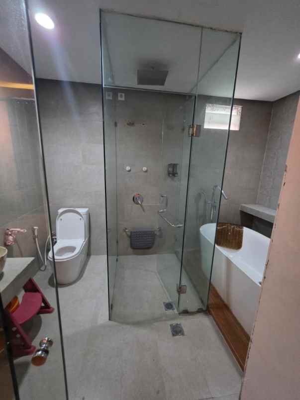 disewakan rumah northwest lake