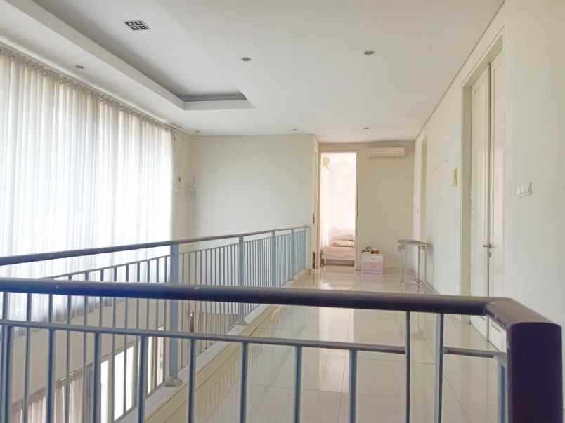 disewakan rumah palm beach pakuwon city