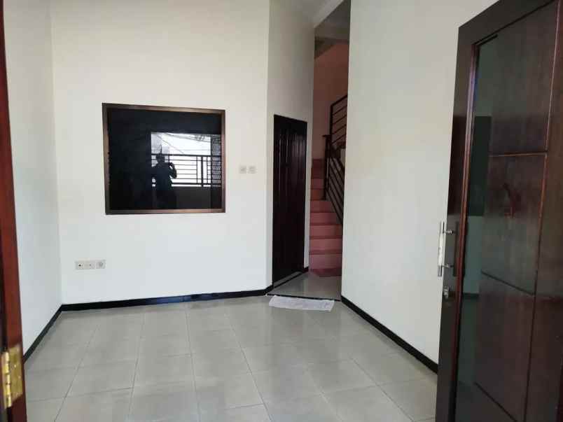 disewakan rumah setro