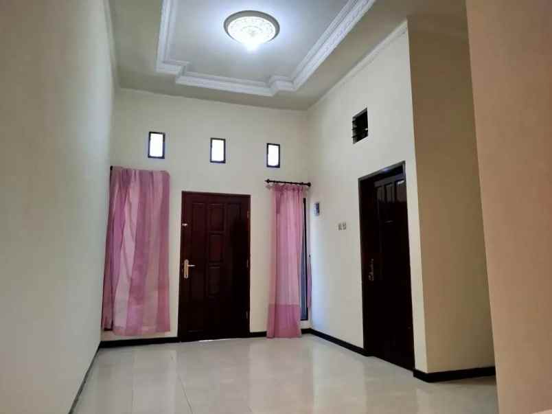 disewakan rumah setro