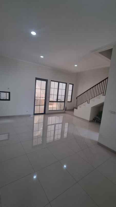 disewakan rumah suvarna sutera cikupa