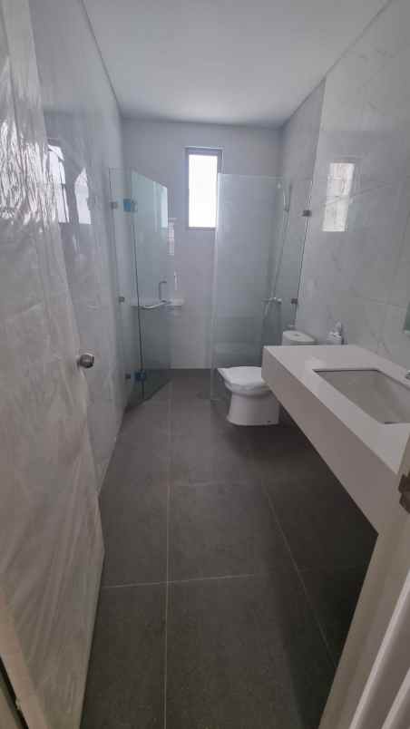 disewakan rumah suvarna sutera cikupa