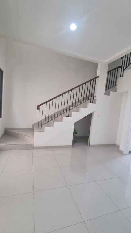 disewakan rumah suvarna sutera cikupa
