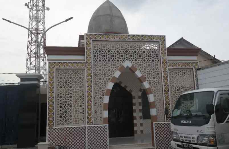 gudang dan kantor pinggir jalan di raya bekasi cakung