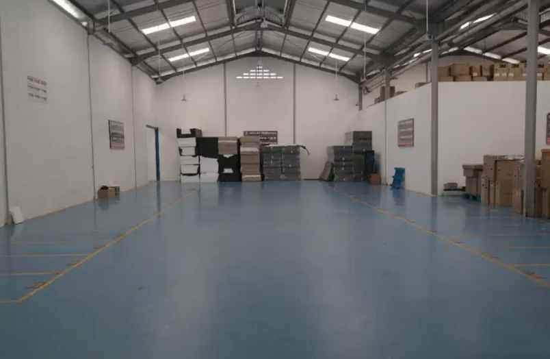 gudang dan kantor pinggir jalan di raya bekasi cakung