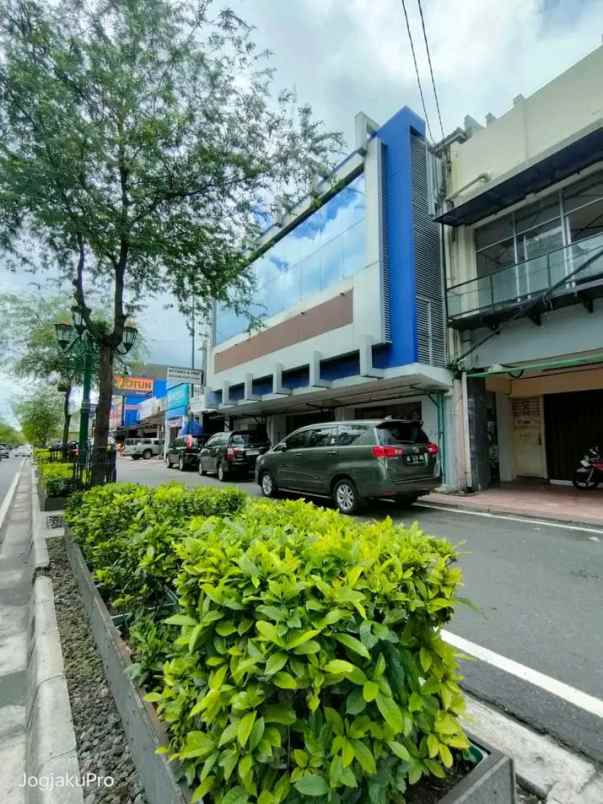 jual bangunan 3 lantai di jl mangkubumi yogyakarta