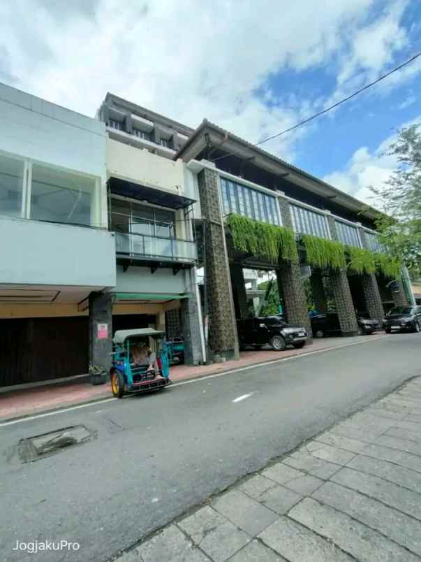 jual bangunan 3 lantai di jl mangkubumi yogyakarta