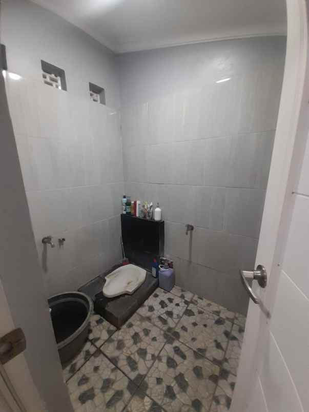 jual rumah dalam komplek di jatiwaringin