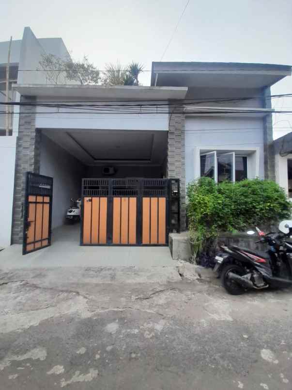 jual rumah dalam komplek di jatiwaringin