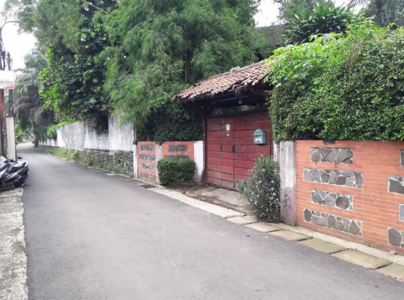 jual rumah melalui lelang luas 2500 meter