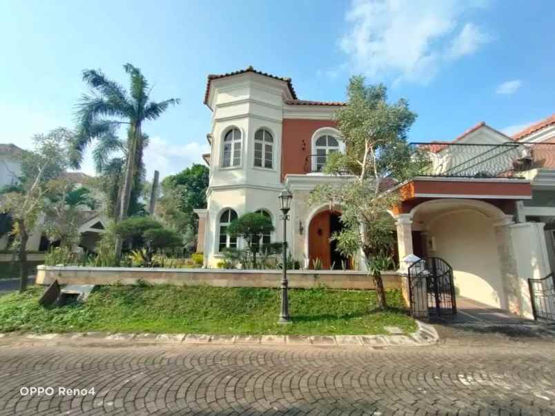 jual rumah mewah 2 lantai perum casa grande sleman