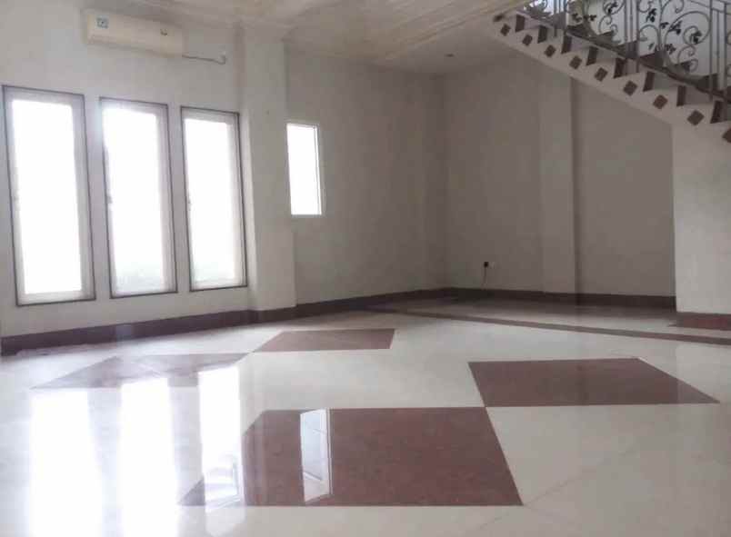 jual rumah mewah bagus shm di manyarrejo kota surabaya