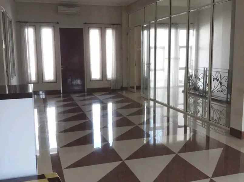 jual rumah mewah bagus shm di manyarrejo kota surabaya