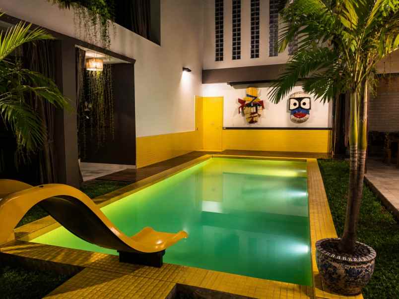 jual rumah mewah komplek full furnished strategis
