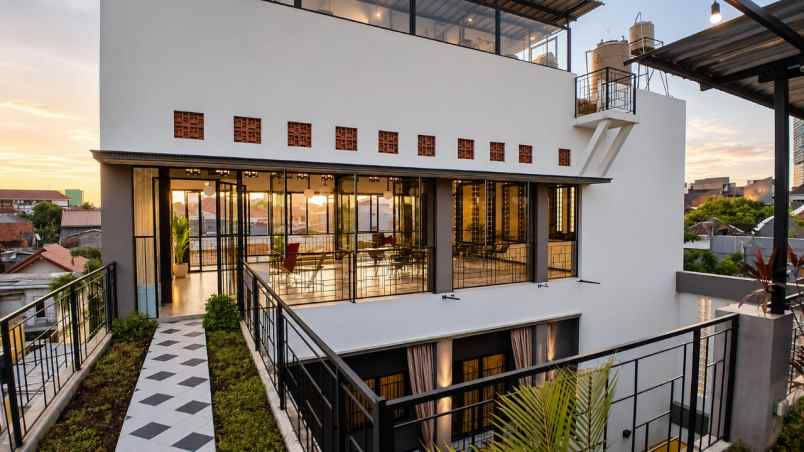 jual rumah mewah komplek full furnished strategis