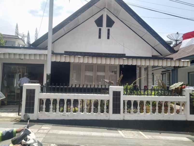 jual rumah strategis cocok untuk hotel penginapan ruko