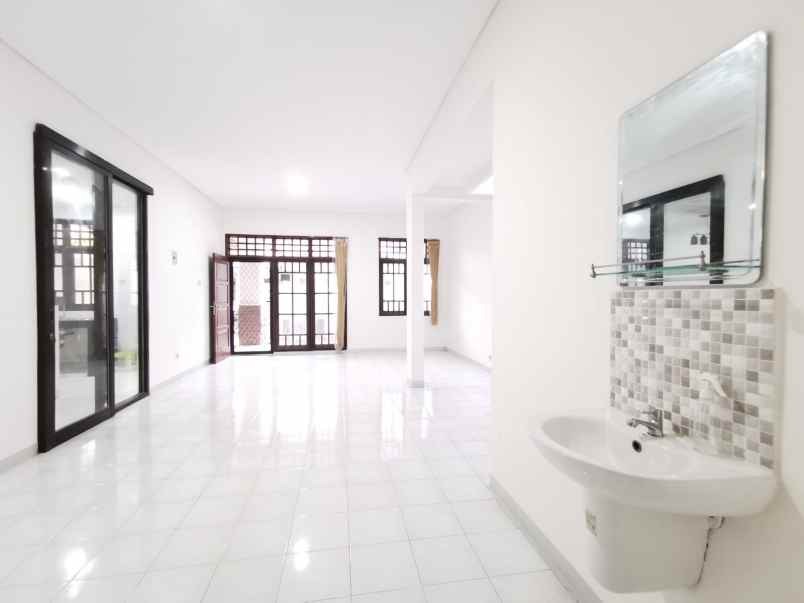 kesempatan sewa rumah bagus di wiyung segera huni