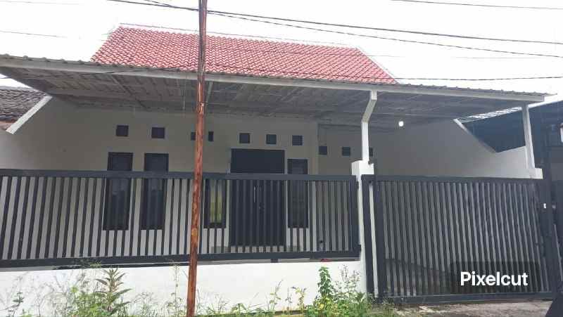 manyar jaya row jalan 2 mobil