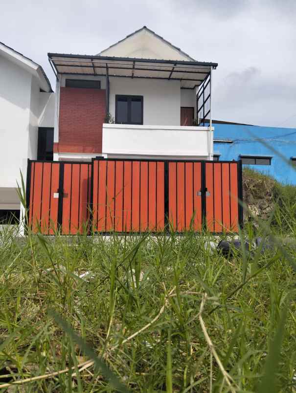 perumahan 2 lantai paling dekat sarijadi 600 jutaan