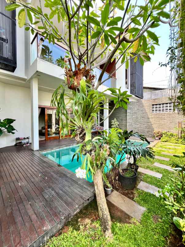 punya 9 mobil carport rumah ini muat semua