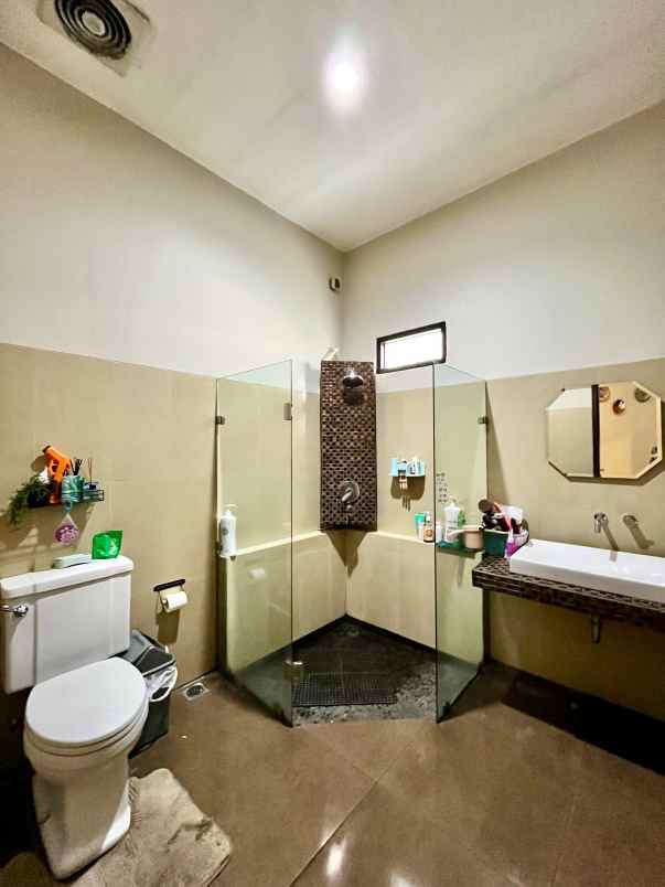 punya 9 mobil carport rumah ini muat semua