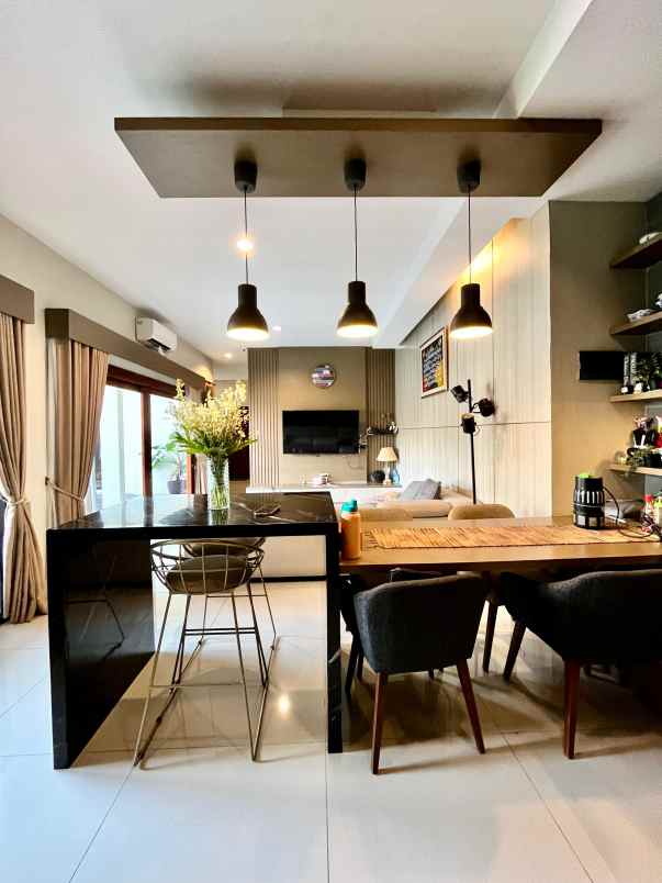 punya 9 mobil carport rumah ini muat semua