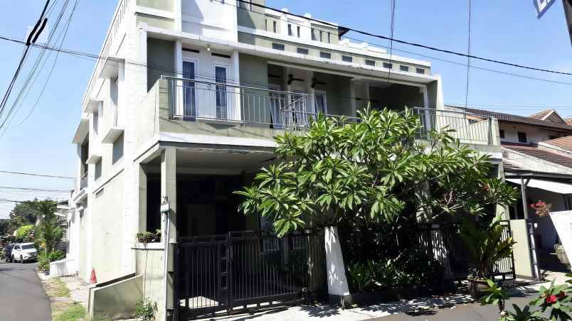 rumah 2 5 lantai hook di antapani ada rooftop