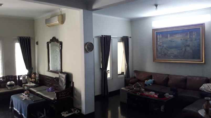 rumah 2 5 lantai hook di antapani ada rooftop