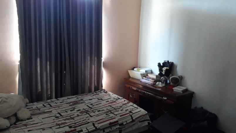 rumah 2 5 lantai hook di antapani ada rooftop