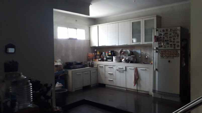 rumah 2 5 lantai hook di antapani ada rooftop