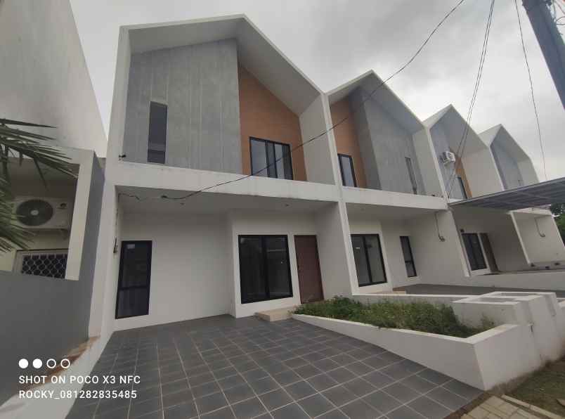rumah 2 lantai cukup booking free biaya2