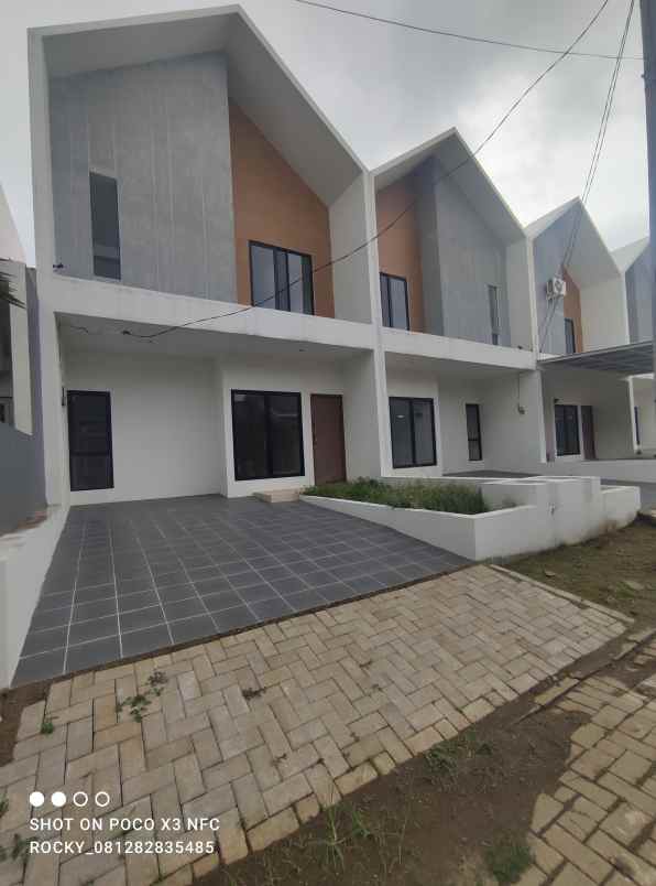 rumah 2 lantai cukup booking free biaya2