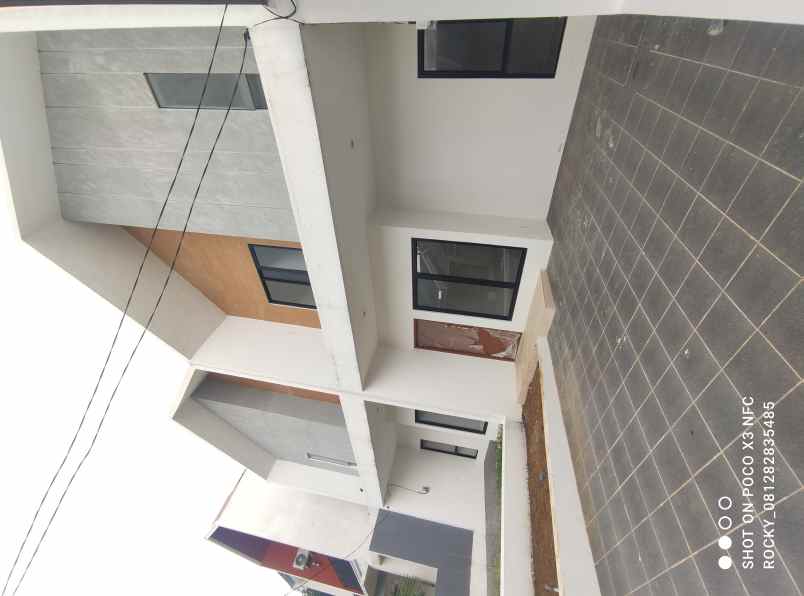 rumah 2 lantai cukup booking free biaya2