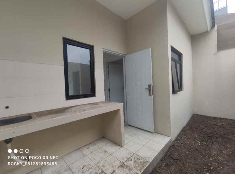 rumah 2 lantai cukup booking free biaya2